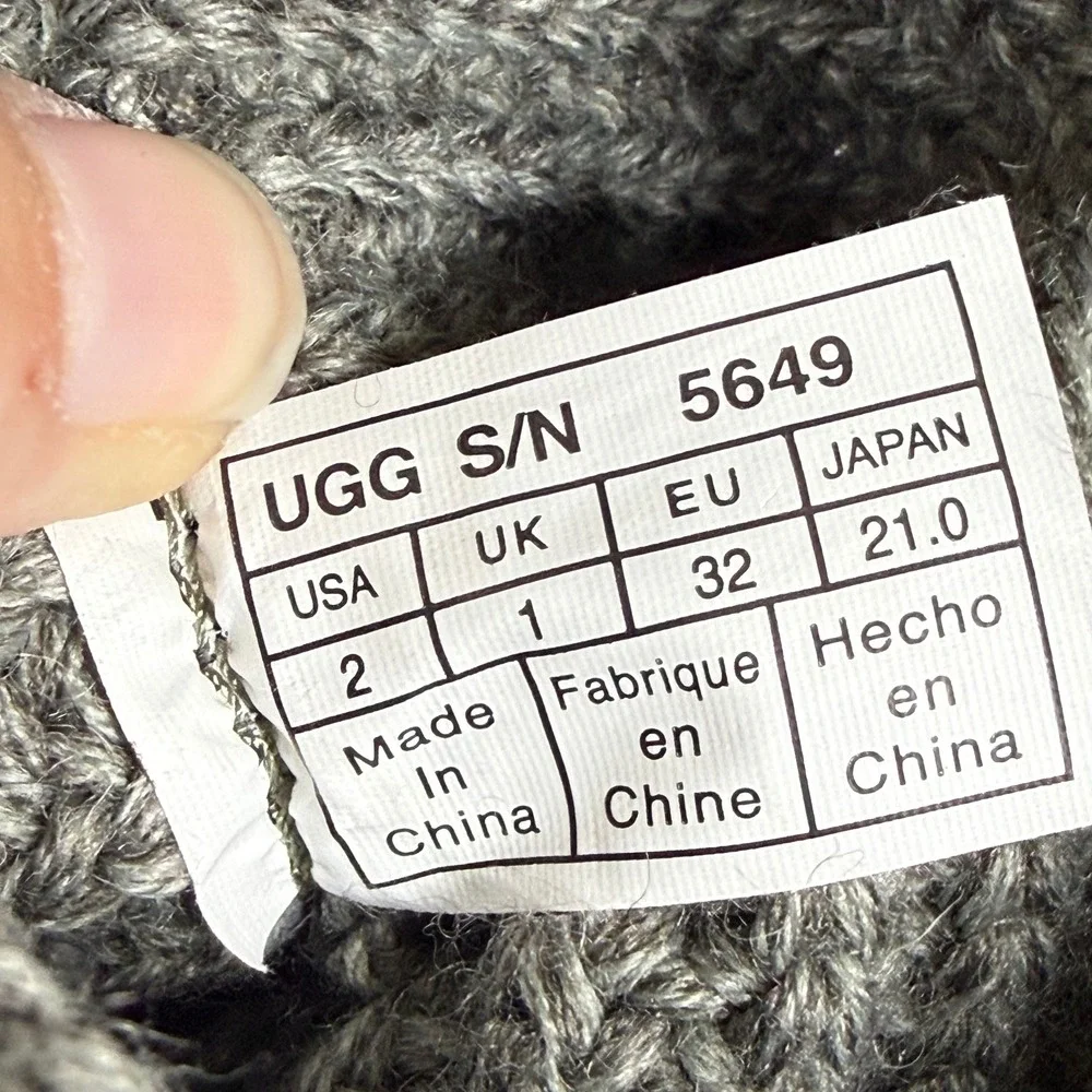UGG Australia Cardy Grey Knit Button Boots S/N 5649 Kids Size 2 Mens 2